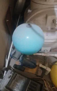 تعمیر پمپ آب خانگی و نصب شیر آلات.