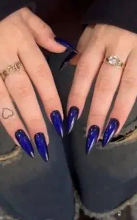 نیازمند ناخن کار و مژه کار