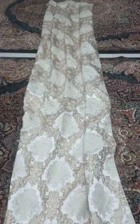 والان کنار پرده دو عدد