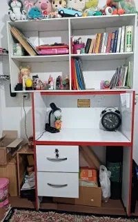 میزتحریر و کتابخانه