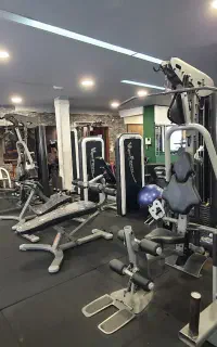 همکاری با مربی ورزشی در باشگاه ورزشی