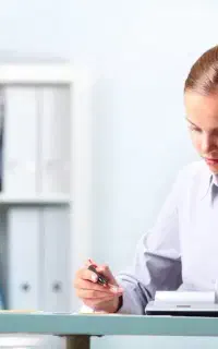 خانم جویای کار