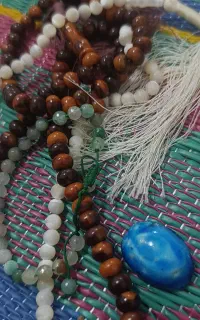 تسبیح با قدمت بالا از مرجان و بسر سرخ (خون)