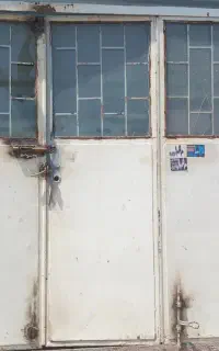 در پارکینگ
