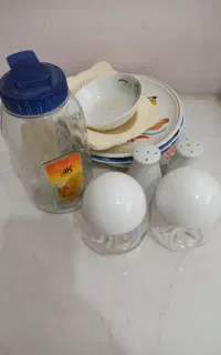 تعدادی ظرف
