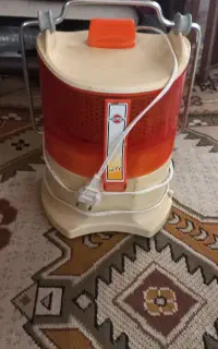 ابمیوه گیری قدیمی وسالم ومحکم.