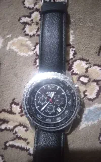 ساعت و گوشی تک تک