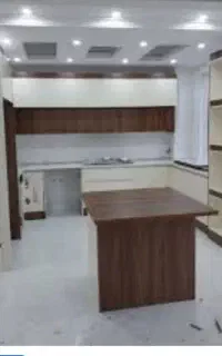 کار گر نیمه وارد کابینت