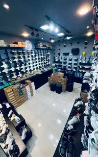 واگذاری کلی فروشگاه کفش و کتونی واقع در بازار قائم