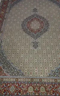 یک تخته فرش یا قالی ۶ متری دستباف ریزماهی ابریشمی