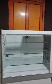 کانتر . ویترین فروش