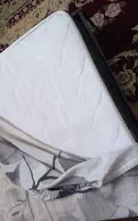 تخت خواب دونفره در حد نو همراه با تشک رویال