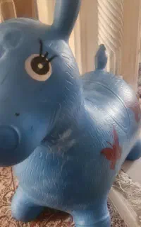 اتو و اسب پلاستیکی