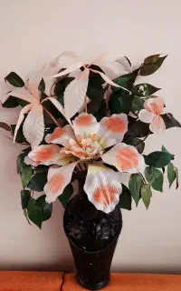 گلدان گل مصنوعی و گل خشک