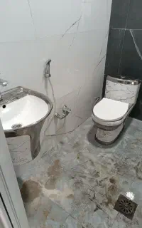 نصب شیرآلات توالت فرنگی. آبگرمکن پم