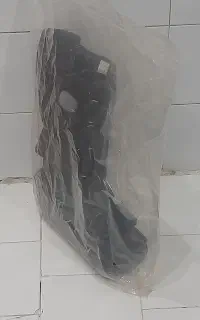 بوت طبی ایرکست (بریس) و یک جفت عصای زیر بغل
