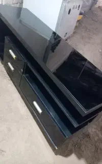 میز تلویزیون در حد نو