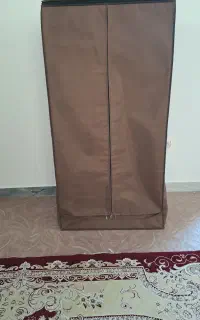 کمد برزنتی ایستاده