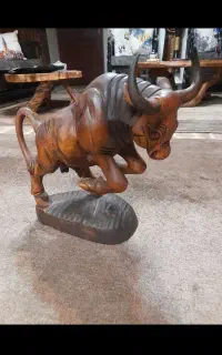 مجسمه چوبی
