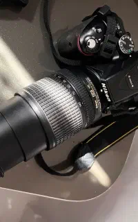 دوربین نیکون Nikoon d5300لنز 18-140mm+کوله+سه‌پایه