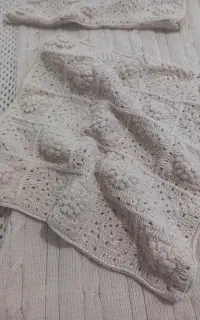 شال مبل و دو کوسن