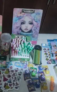 تعدادی لوازم تحریر