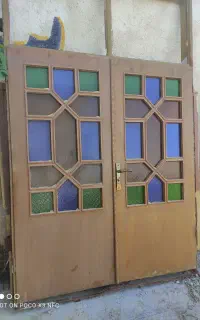 کم آهنی ودرب چوبی سنتی