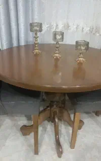 میز گرد سالم و صندلی تکی