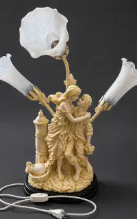 آباژور رومیزی سه‌شعله طرح مجسمه کلاسیک
