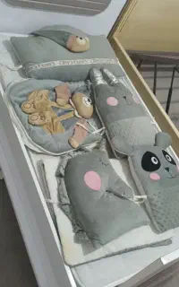تخت خواب و آینه کنسول