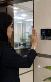 دستگاه حضور و غیاب تشخیص چهره و اسکن کف دست