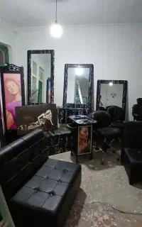 لوازم آرایش زنانه در حد نو کم استفاده شده