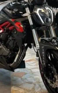 بنلی ۱۴۰۱ جفت سیلندر ۳۰۲ سی سی در خشک