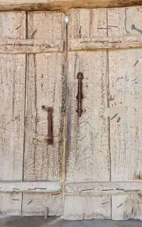 درب چوبی حیاط