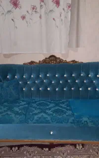 مقداری وسایل به فروش می‌رسد یه جای