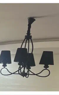 یک چفت لوستر مشکی کلاسیک