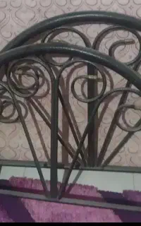 تخت فلزی