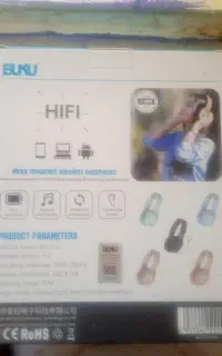 هدفون و یک عدد گوشی نوکیا 106