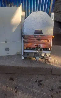 خرید و فروش آبگرمکن دیواری خراب  درب منزل شما