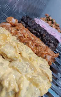 آشپز ، کمک آشپز ،منقل کار ، سیخ زن