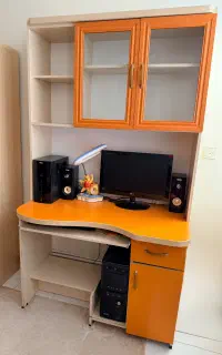 میز تحریر نارنجی کرم