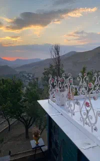 سرپرست و کارکنان کافه