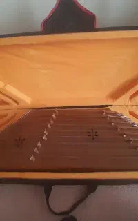 سنتور به همراه مضراب