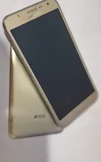 J7 ال سی دی شکسته