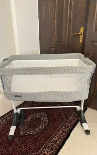 تخت کنار مادر مارک زویه