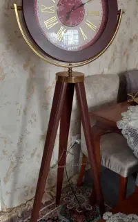 ساعت ایستاده در حد نو کاملا سالم‌