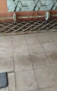 درب شیشه ای و زنبوری