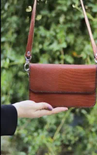 کیف  دوشی زنانه چرم