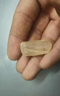 کلوخه نتراشیده سنگ در