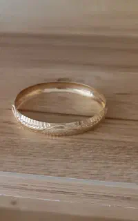 النگوی طلای ۱۸ عیار کاملا سالم و بی ایراد